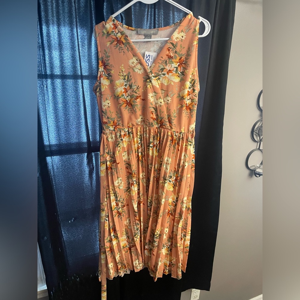 Lark and gray women’s medium dress